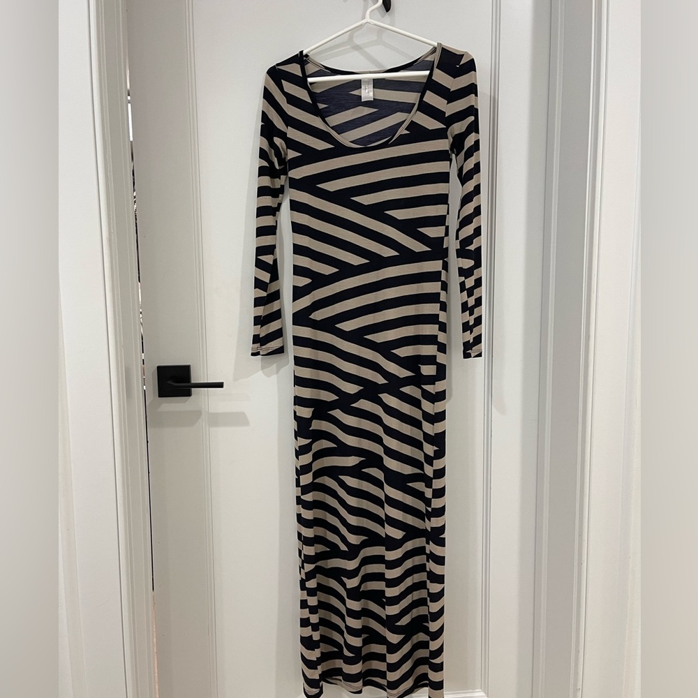 Striped form fitting maxi, small